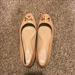 Tory Burch nude Raleigh patent leather flat